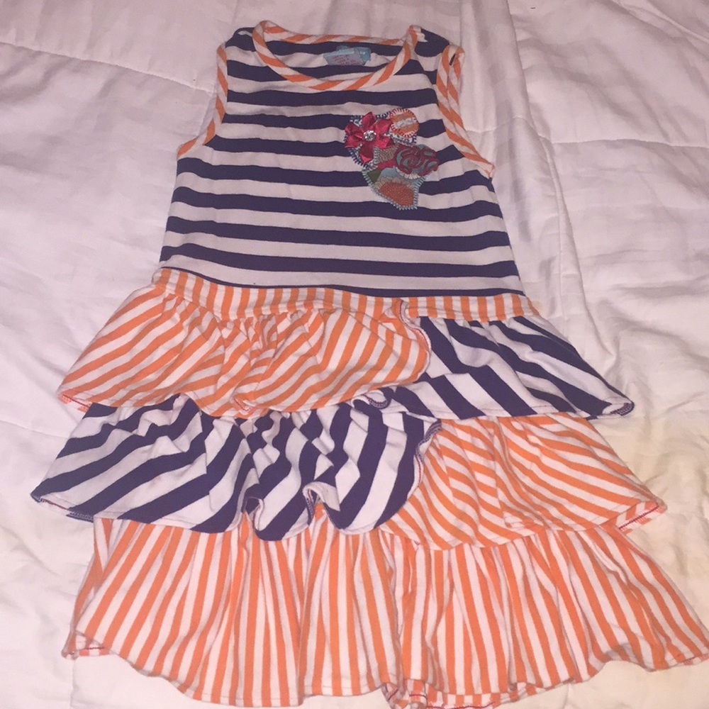 Girls One Piece Dress But Looks Like A 2Piece💗.